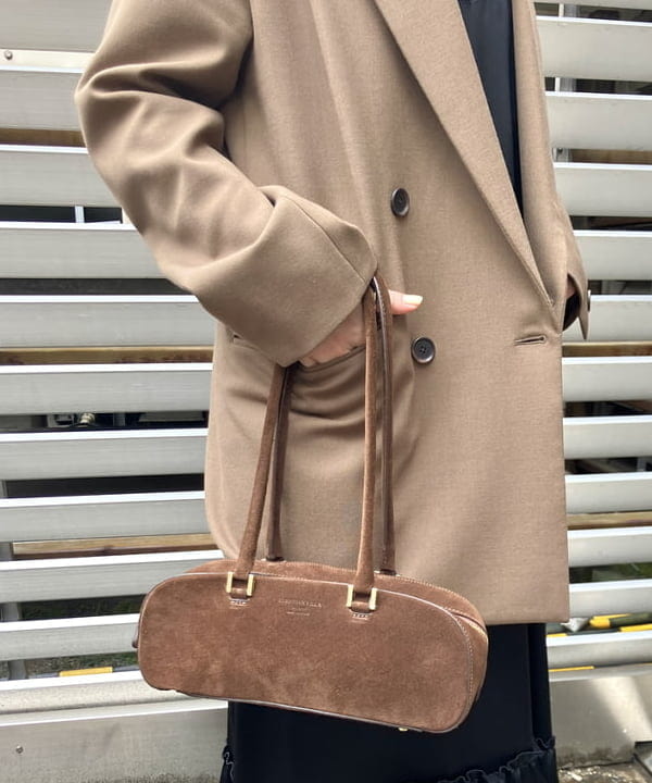 岡 妃呂美さんの「BEAMS WOMEN｜ダブルクロス ロング ジャケット」を使ったコーディネート