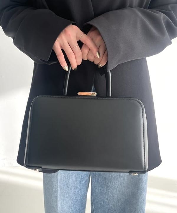 SAKAIさんの「BEAMS WOMEN｜【別注】upper hights / THE SISTER デニムパンツ BRUME」を使ったコーディネート