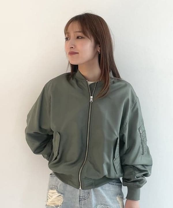 松本 佳菜子さんの「BEAMS WOMEN｜リブ オフショルダー プルオーバー」を使ったコーディネート