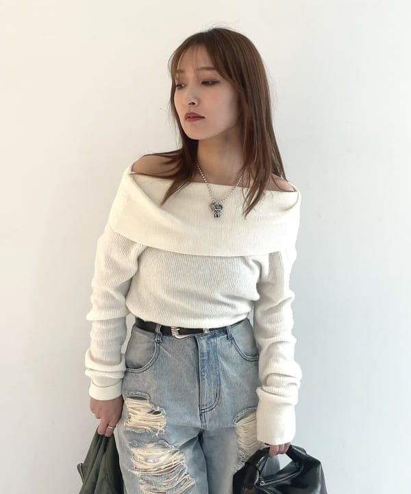 松本 佳菜子さんの「BEAMS WOMEN｜リブ オフショルダー プルオーバー」を使ったコーディネート