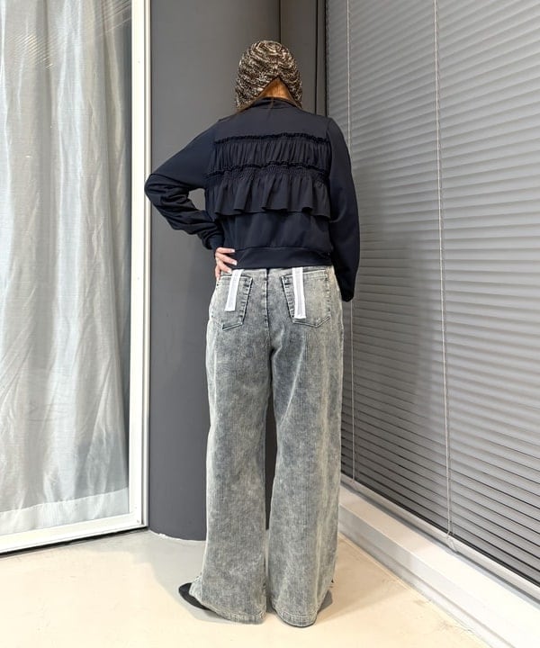 松本 佳菜子さんの「BEAMS WOMEN｜コーデュロイ 5ポケット ワイド パンツ」を使ったコーディネート