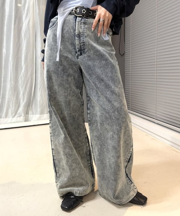 松本 佳菜子さんの「BEAMS WOMEN｜コーデュロイ 5ポケット ワイド パンツ」を使ったコーディネート