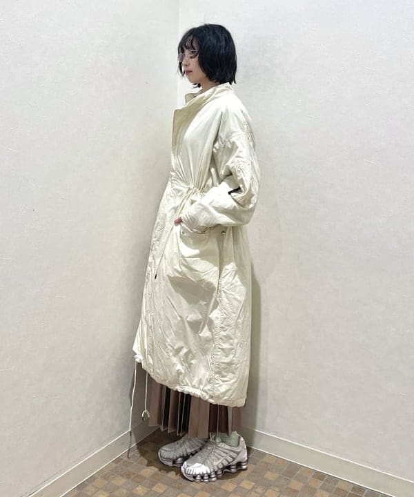 加歩さんの「BEAMS WOMEN｜シャーリング ジップ Vネック カーディガン」を使ったコーディネート