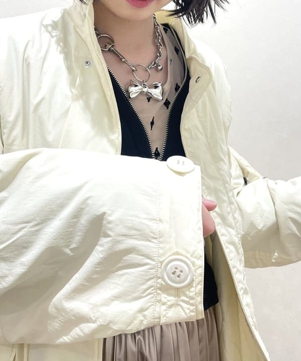 加歩さんの「BEAMS WOMEN｜シャーリング ジップ Vネック カーディガン」を使ったコーディネート