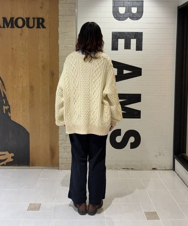 キラリさんの「BEAMS WOMEN｜3ゲージ 2トーン アラン カーディガン」を使ったコーディネート