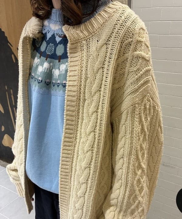 キラリさんの「BEAMS WOMEN｜3ゲージ 2トーン アラン カーディガン」を使ったコーディネート