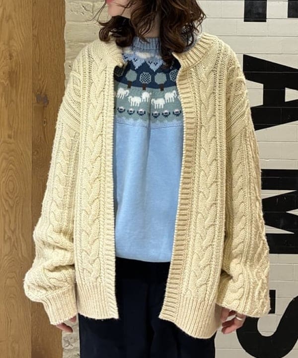 キラリさんの「BEAMS WOMEN｜3ゲージ 2トーン アラン カーディガン」を使ったコーディネート