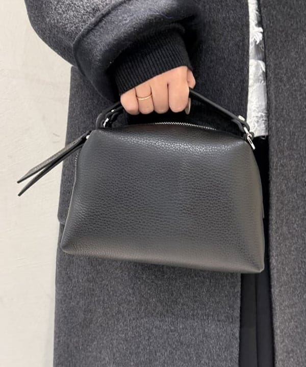 ヒライさんの「BEAMS WOMEN｜リバー Vネック ロングコート」を使ったコーディネート