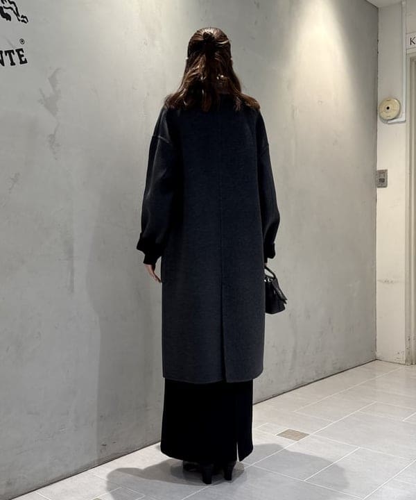 ヒライさんの「BEAMS WOMEN｜リバー Vネック ロングコート」を使ったコーディネート