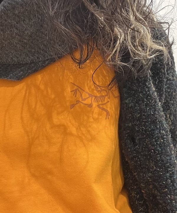 菊田 悠さんの「BEAMS WOMEN｜5ゲージ ブークレ カーディガン」を使ったコーディネート