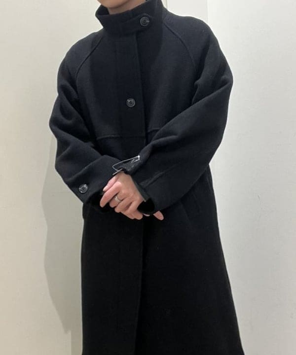 菊田 悠さんの「BEAMS WOMEN｜スタンドカラー シングル コート」を使ったコーディネート