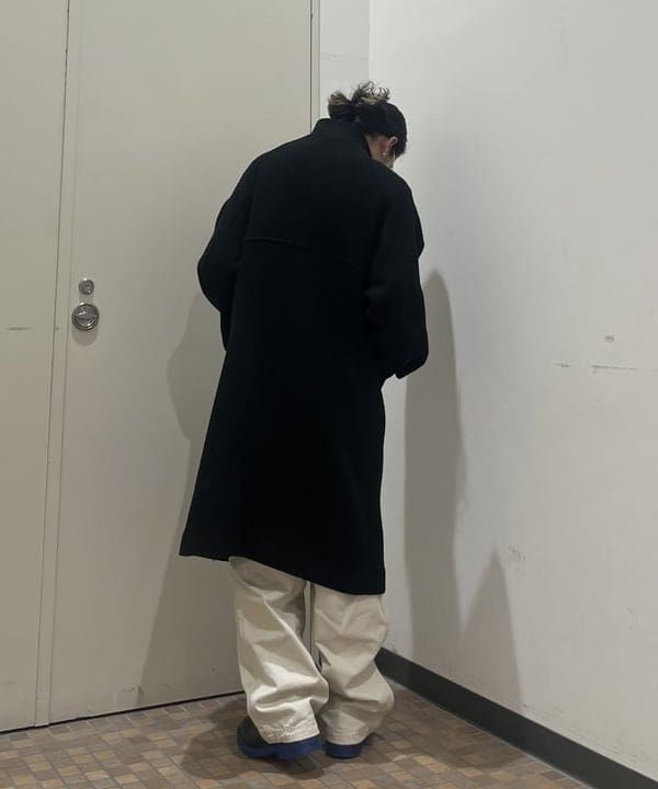 菊田 悠さんの「BEAMS WOMEN｜スタンドカラー シングル コート」を使ったコーディネート