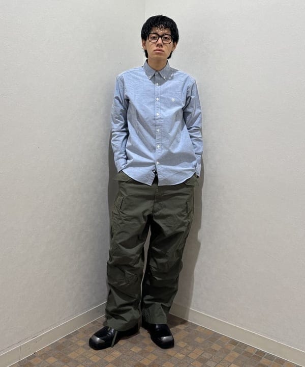 配島 孝明さんの「BEAMS WOMEN｜ストレッチ オックスフォード ミニボタンダウンシャツ」を使ったコーディネート