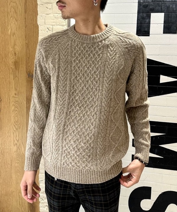 三宅 雄平さんの「BEAMS WOMEN｜5ゲージ ラムウール クルーネック ケーブルニット」を使ったコーディネート