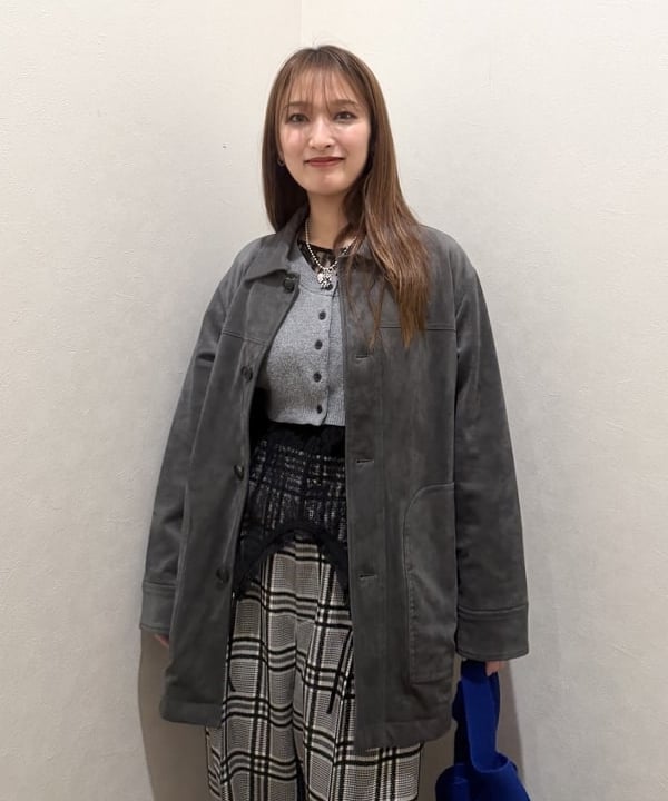 松本 佳菜子さんの「BEAMS WOMEN｜フェイク スエード ハーフ コート」を使ったコーディネート