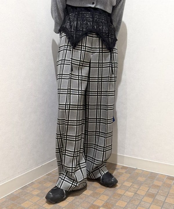 松本 佳菜子さんの「BEAMS WOMEN｜フェイク スエード ハーフ コート」を使ったコーディネート