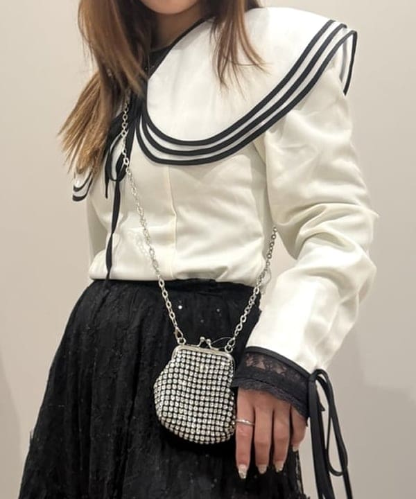 松本 佳菜子さんの「BEAMS WOMEN｜blicenscell / ビジュー バッグ」を使ったコーディネート