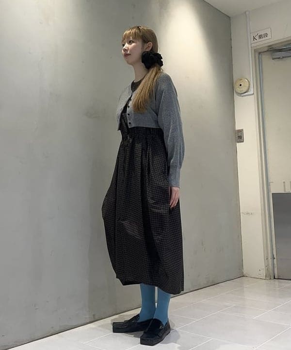 江口 息吹さんの「BEAMS WOMEN｜クロップド クルーネック カーディガン」を使ったコーディネート