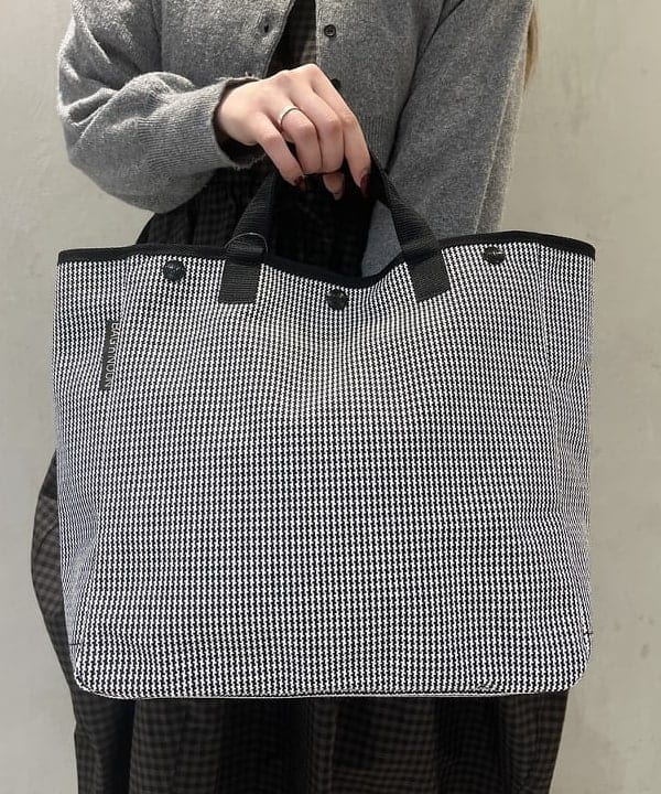 江口 息吹さんの「BEAMS WOMEN｜クロップド クルーネック カーディガン」を使ったコーディネート