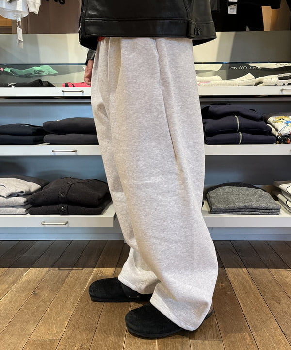 BANさんの「BEAMS WOMEN｜ワイドフィット レザー ジップブルゾン」を使ったコーディネート