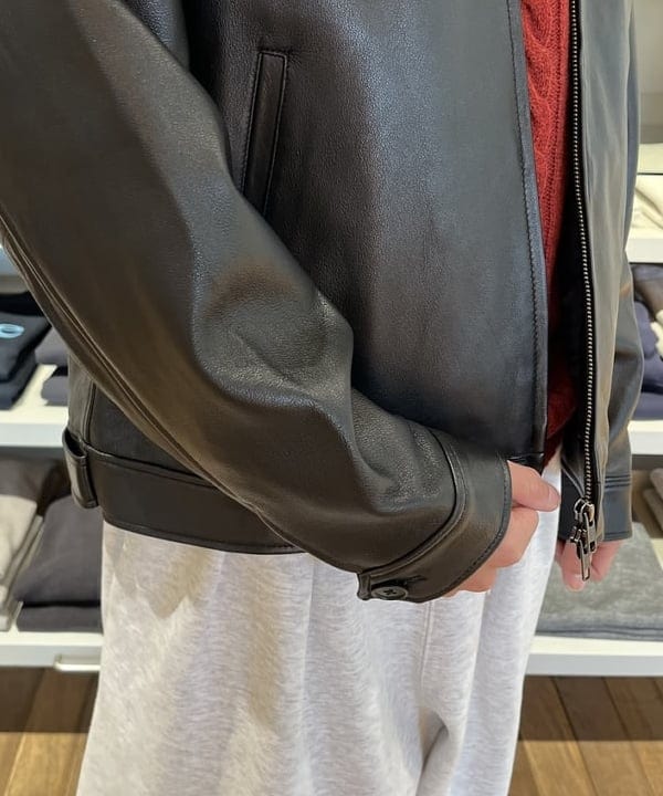 BANさんの「BEAMS WOMEN｜ワイドフィット レザー ジップブルゾン」を使ったコーディネート