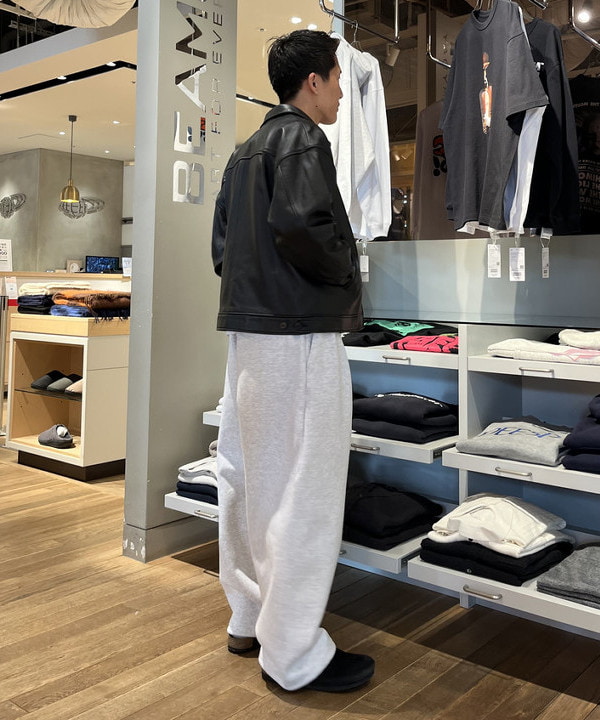 BANさんの「BEAMS WOMEN｜ワイドフィット レザー ジップブルゾン」を使ったコーディネート