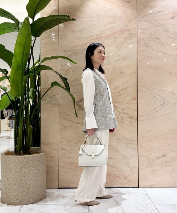 小笠原 楓さんの「BEAMS WOMEN｜コットン リボンタイ シャツ」を使ったコーディネート