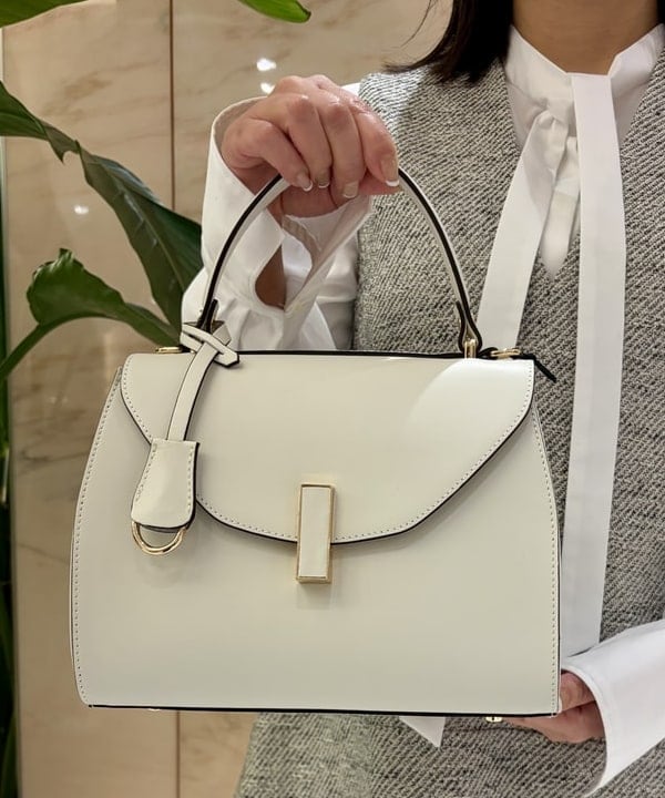 小笠原 楓さんの「BEAMS WOMEN｜コットン リボンタイ シャツ」を使ったコーディネート