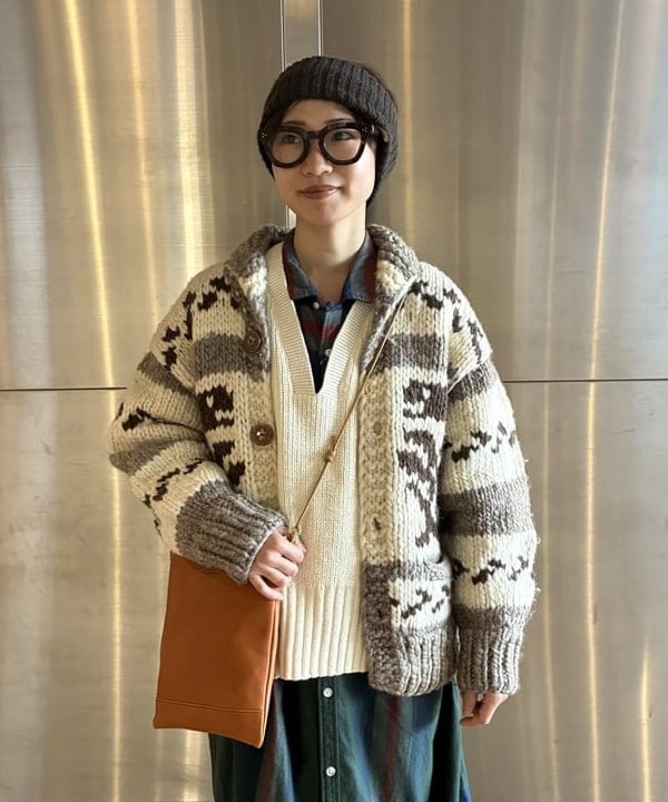 みりさんの「サイド リボン レッドクロス ベスト」を使ったコーディネート