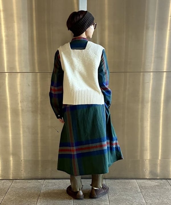 みりさんの「サイド リボン レッドクロス ベスト」を使ったコーディネート