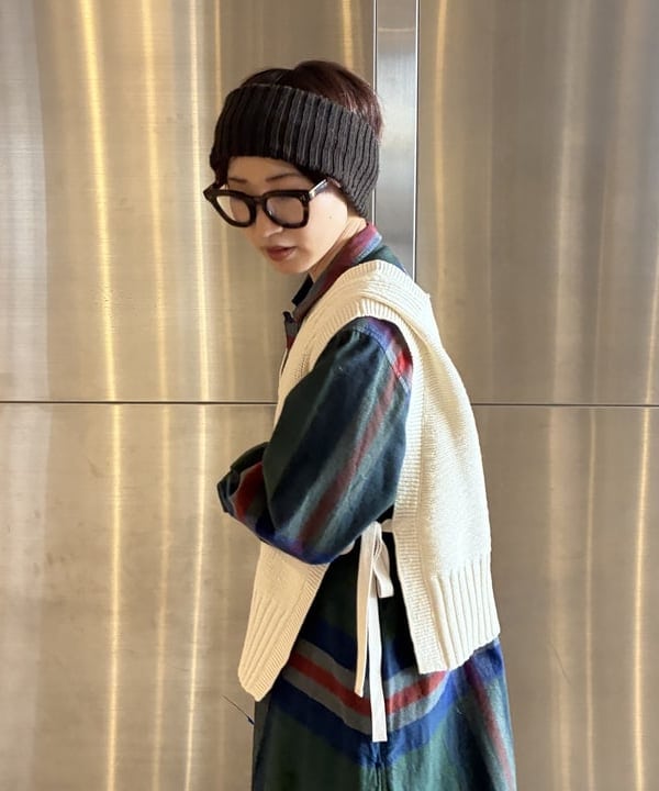 みりさんの「サイド リボン レッドクロス ベスト」を使ったコーディネート