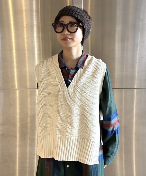 みりさんの「サイド リボン レッドクロス ベスト」を使ったコーディネート