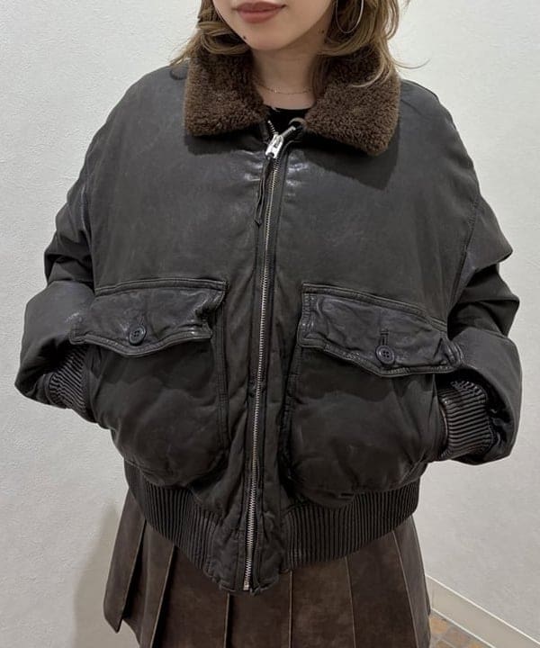 まゆちゃんさんの「BEAMS WOMEN｜ワイドショートフィット G-1 シープレザー ダウンジャケット」を使ったコーディネート