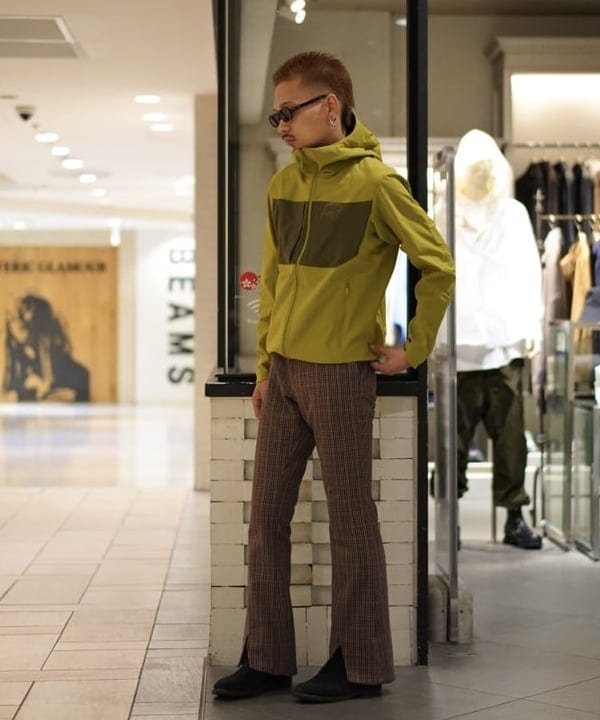 三宅 雄平さんの「BEAMS WOMEN｜【EXCLUSIVE】ARC&rsquo;TERYX / Gamma MX Hoody M」を使ったコーディネート