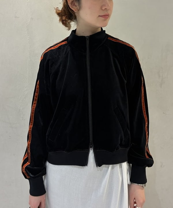 キラリさんの「BEAMS WOMEN｜ベロア ライナー フルジップ」を使ったコーディネート