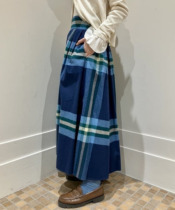 小原 もこさんの「BEAMS WOMEN｜3ゲージ 2トーン アラン カーディガン」を使ったコーディネート