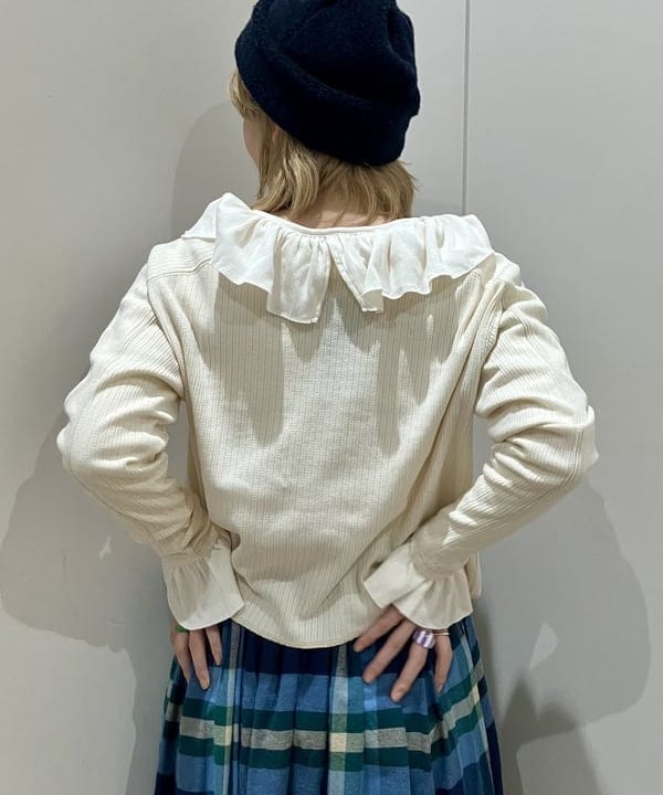 小原 もこさんの「BEAMS WOMEN｜3ゲージ 2トーン アラン カーディガン」を使ったコーディネート