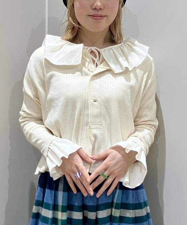 小原 もこさんの「BEAMS WOMEN｜3ゲージ 2トーン アラン カーディガン」を使ったコーディネート