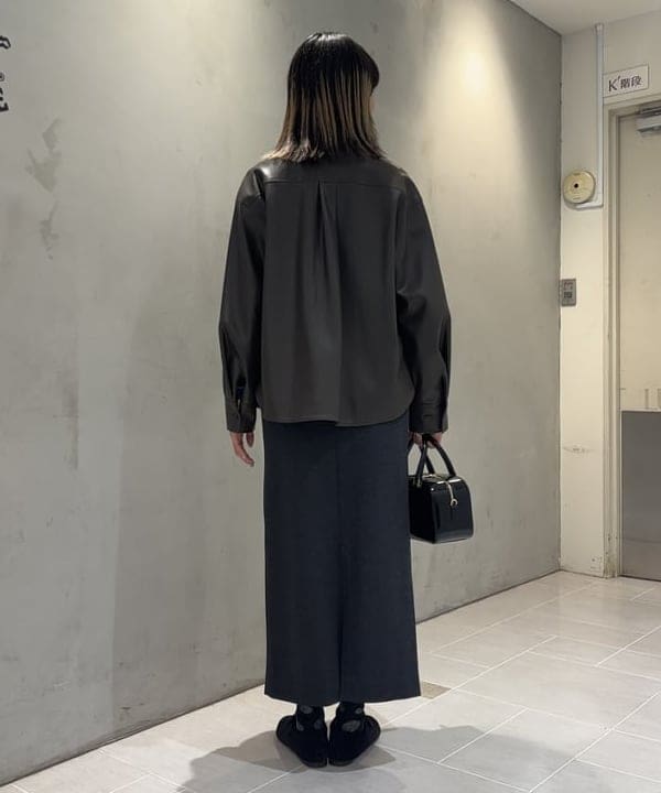 中平 あみさんの「BEAMS WOMEN｜フェイクレザー シャツジャケット」を使ったコーディネート