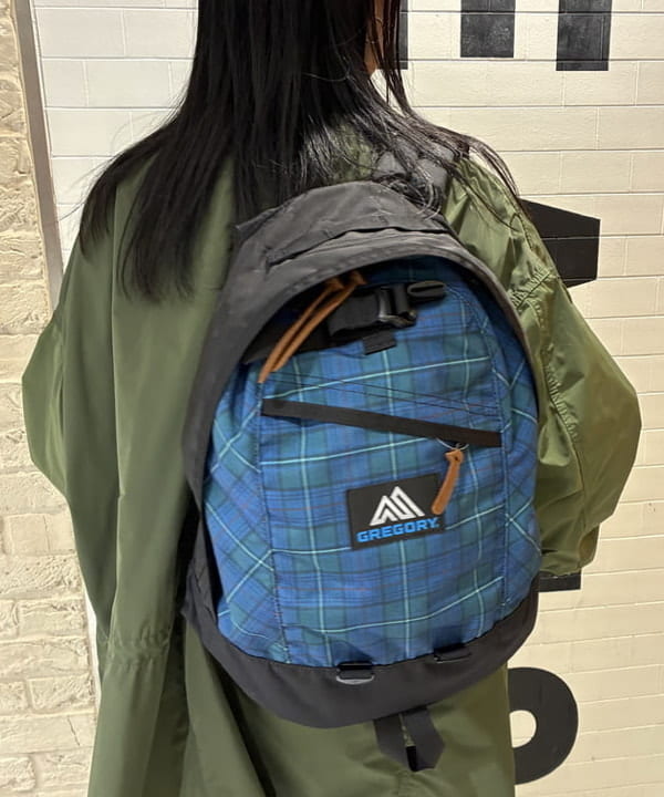 津藤 理佐子さんの「BEAMS WOMEN｜ソロテックス M-65 パーカ」を使ったコーディネート