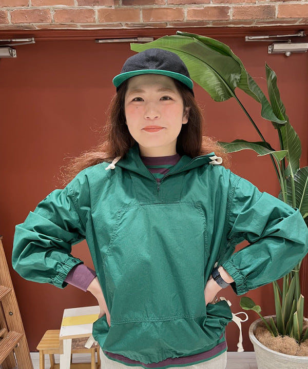 エノモト アミさんの「BEAMS WOMEN｜サイドボタン アノラック」を使ったコーディネート