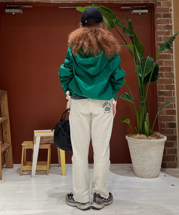 エノモト アミさんの「BEAMS WOMEN｜サイドボタン アノラック」を使ったコーディネート