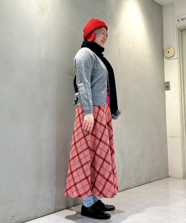 スミレさんの「BEAMS WOMEN｜【別注】Nor&rsquo;Easterly / シェットランド シャギー カーディガン 25F」を使ったコーディネート