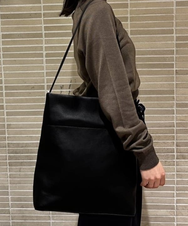 野村 美紅さんの「BEAMS WOMEN｜ソフトレザー モダン トートバッグ」を使ったコーディネート