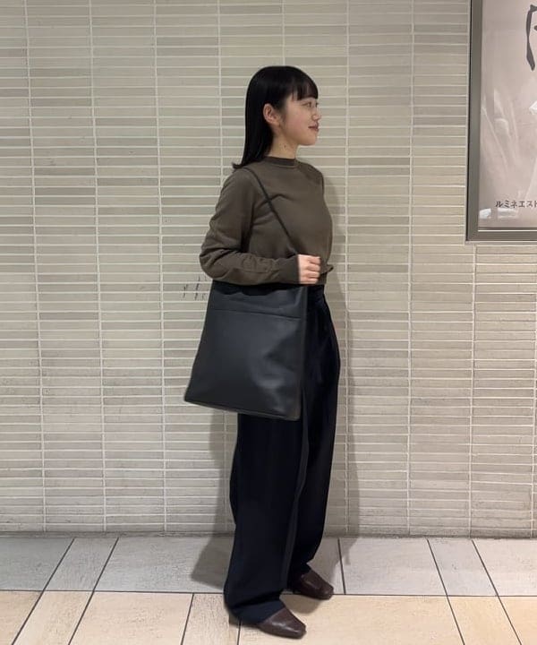 野村 美紅さんの「BEAMS WOMEN｜ソフトレザー モダン トートバッグ」を使ったコーディネート