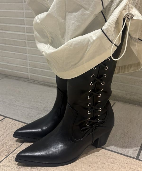 大石彩可さんの「BEAMS WOMEN｜レース キリカエ トラック スカート」を使ったコーディネート