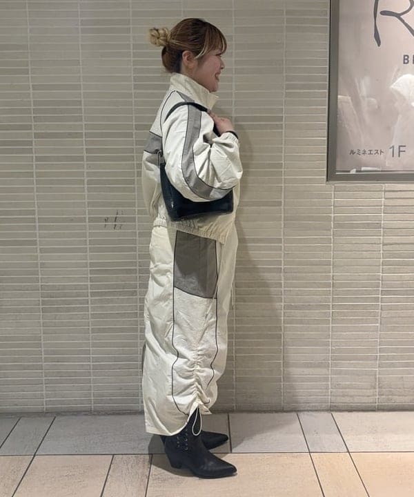 大石彩可さんの「BEAMS WOMEN｜レース キリカエ トラック スカート」を使ったコーディネート