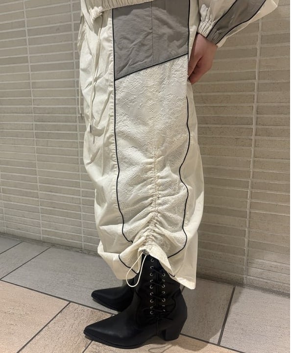 大石彩可さんの「BEAMS WOMEN｜レース キリカエ トラック スカート」を使ったコーディネート