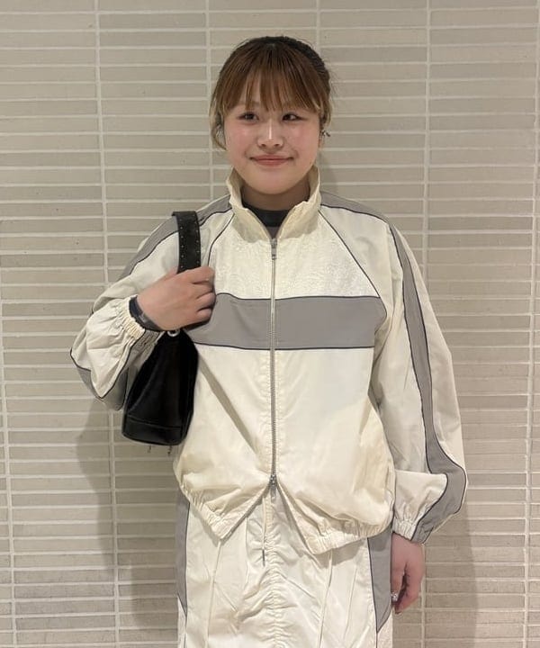 大石彩可さんの「BEAMS WOMEN｜レース キリカエ トラック スカート」を使ったコーディネート