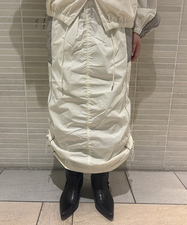 大石彩可さんの「BEAMS WOMEN｜レース キリカエ トラック スカート」を使ったコーディネート